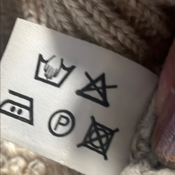 Vintage German made Cream Cable Knit Button-Up Vest - pure virgin wool - Picture 7 of 9